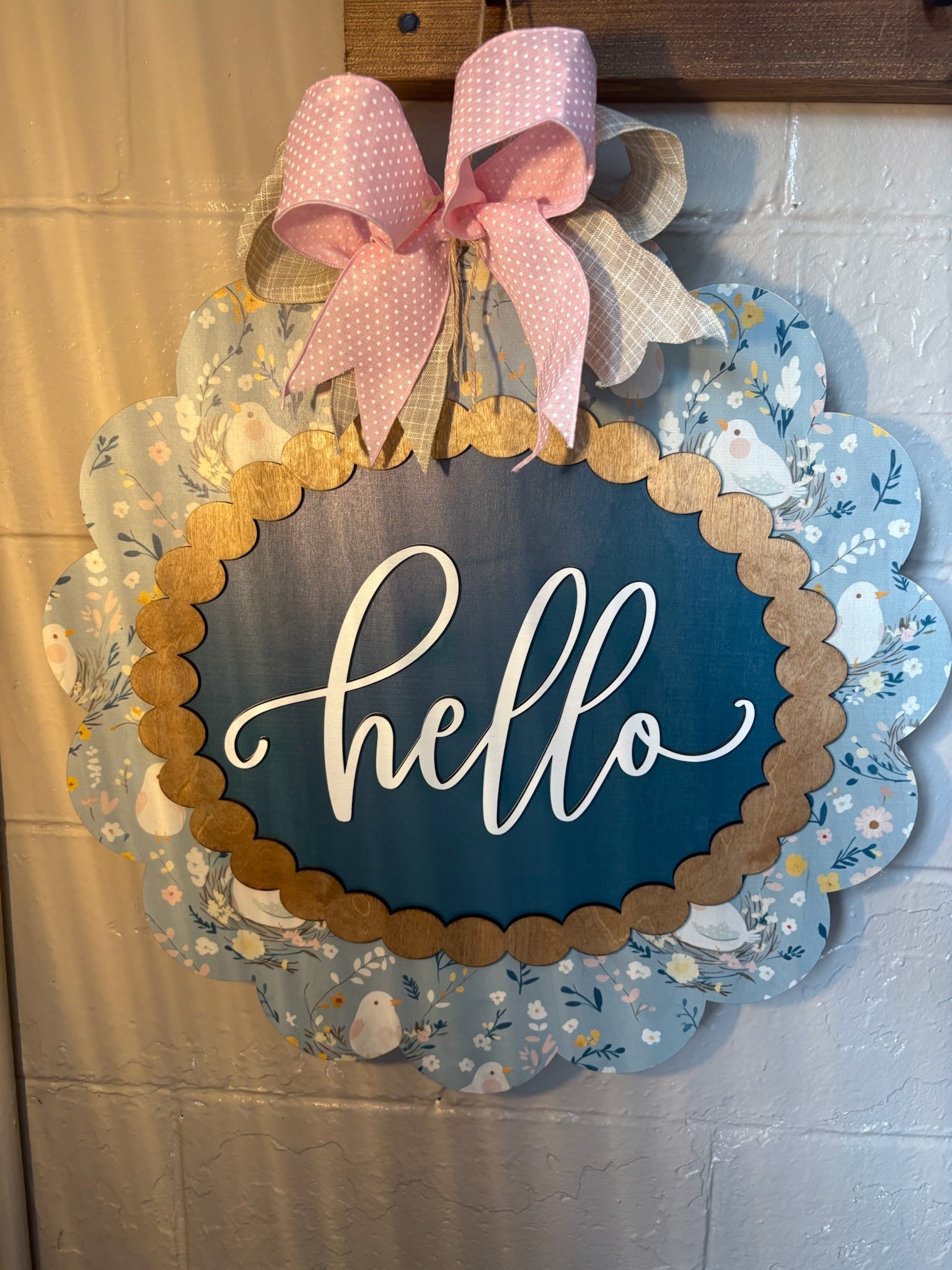 Hello Scalloped Sign